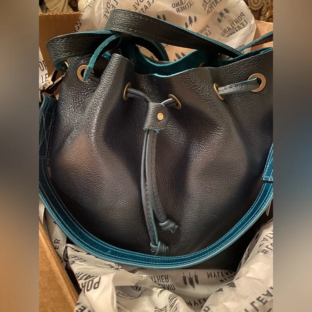 🆕 Portland Leather Goods LARGE Bucket Bag in BOREAL! 💚💙 - Picture 9 of 13
